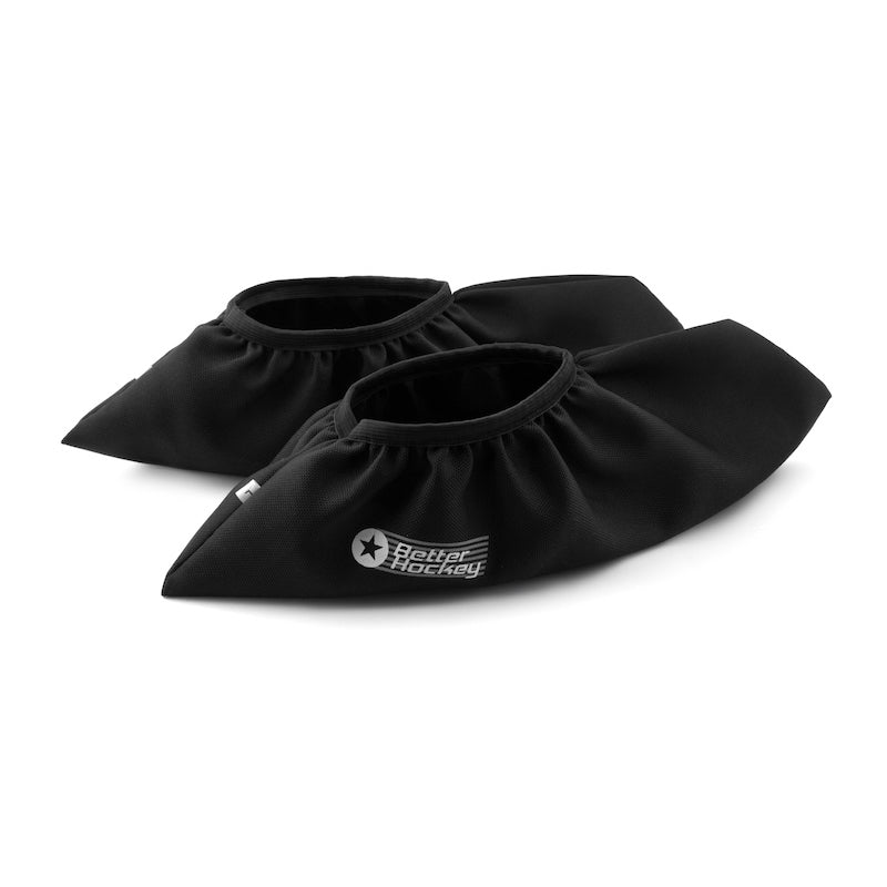 Svarta slide board booties från Better Hockey, designade för att ge bra grepp och stöd under träning på hockey slide board.